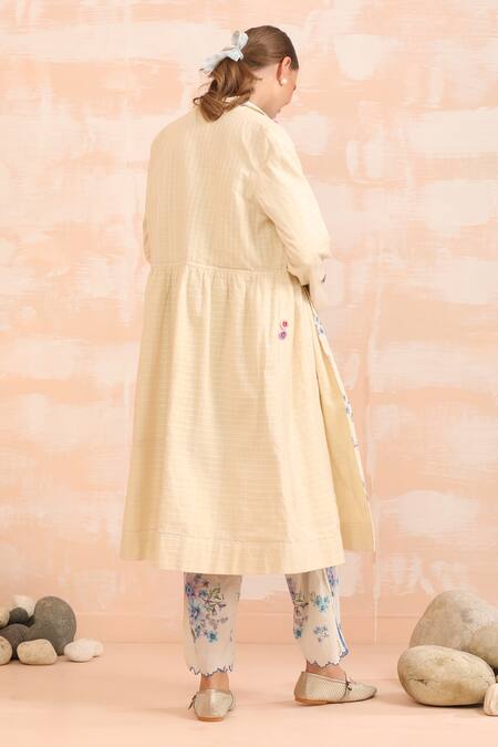 Dhaari Prairie Outfit with Floral Embroidery 