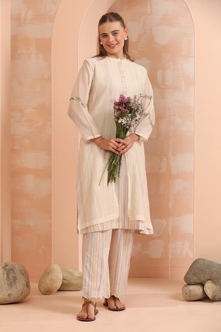 Buy_Dhaari_Pink Handloom Cotton Embroidery Round Neck Handwoven Silk Kurta Set _Online_at_Aza_Fashions