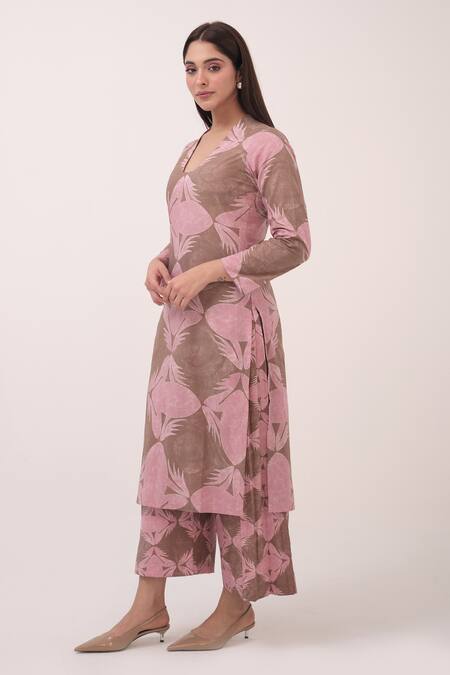 Ruchi Marodia_Pink Cotton V-neck Printed Straight Kurta Set _Online_at_Aza_Fashions