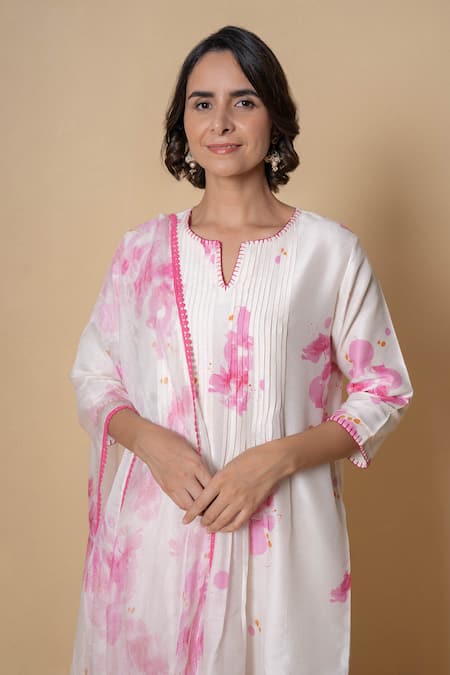 Kameez_White Chanderi, Cotton, Organza Split V-neck Floral Printed Kurta Set _Online_at_Aza_Fashions