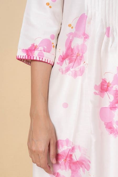 Kameez_White Chanderi, Cotton, Organza Split V-neck Floral Printed Kurta Set _at_Aza_Fashions