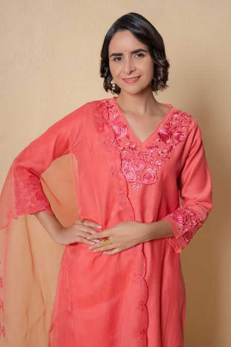 Kameez_Peach Chanderi, Cotton, Organza Embroidery V-neck Kurta Set _Online_at_Aza_Fashions