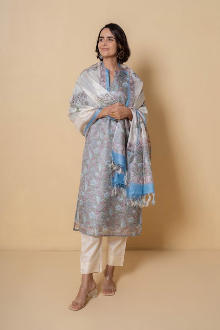 Kameez_Gray Tussar Round Neck Printed Silk Kurta And Dupatta Set _Online_at_Aza_Fashions