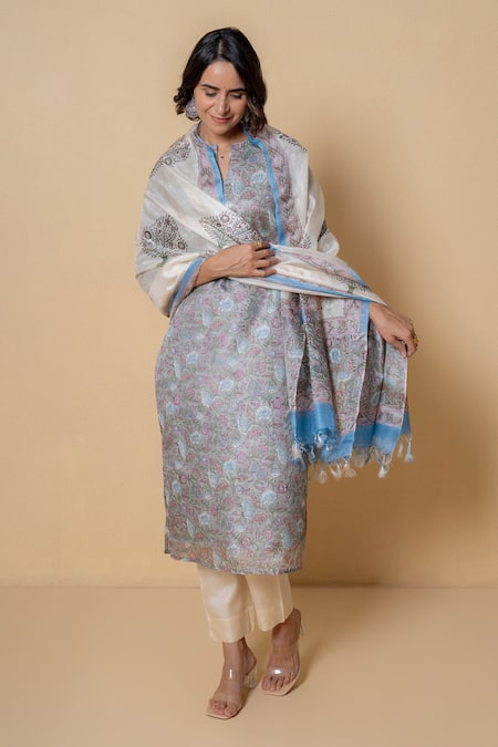 Shop_Kameez_Gray Tussar Round Neck Printed Silk Kurta And Dupatta Set _Online_at_Aza_Fashions
