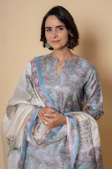 Buy_Kameez_Gray Tussar Round Neck Printed Silk Kurta And Dupatta Set 