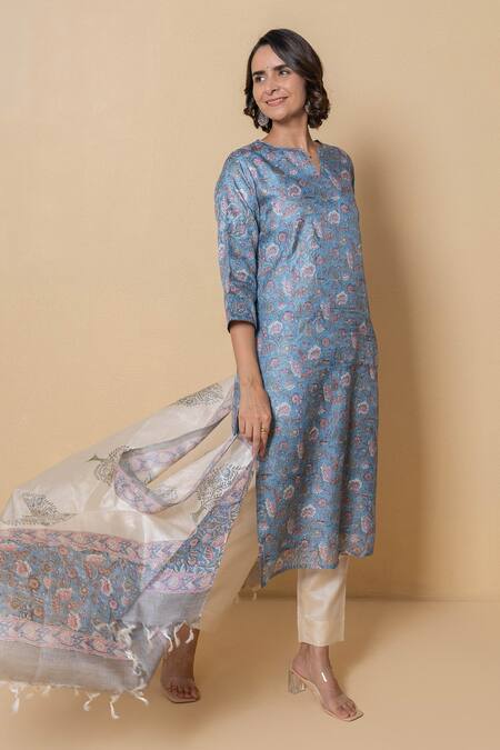 Kameez Blue Tussar Tassels Split V-neck Printed Kurta With Dupatta Online at Aza Fashions Kameez_Blue Tussar Tassels Split V-neck Printed Kurta With Dupatta _Online_at_Aza_Fashions
