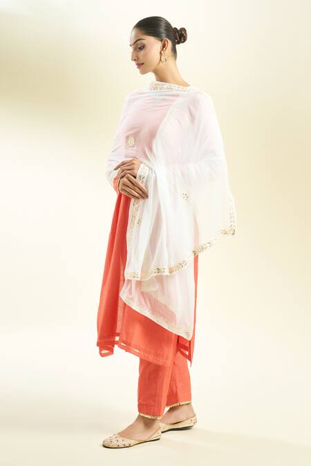 Samyukta Singhania_Embroidered White Chiffon Dupatta_at_Aza_Fashions