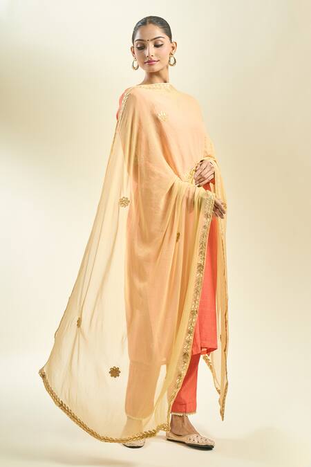 Samyukta Singhania Gold Embroidered Chiffon Dupatta at Aza Fashions Samyukta Singhania_Gold Embroidered Chiffon Dupatta_at_Aza_Fashions