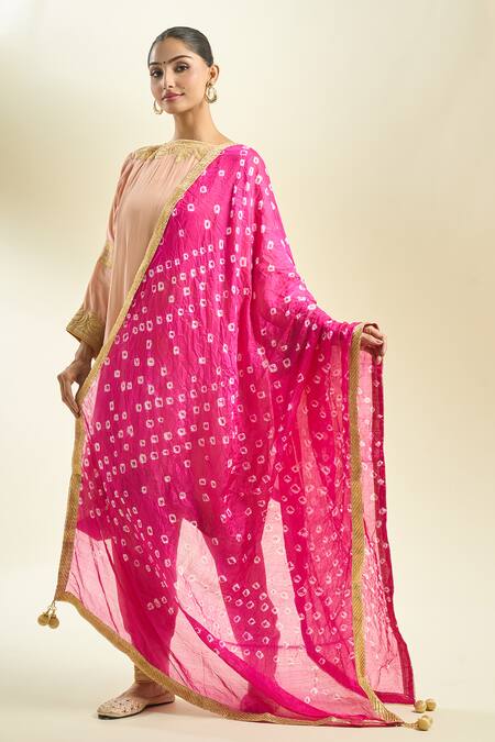 Shop Samyukta Singhania Embroidered Pink Silk Blend Bandhani Print Dupatta at Aza Fashions Shop_Samyukta Singhania_Embroidered Pink Silk Blend Bandhani Print Dupatta_at_Aza_Fashions