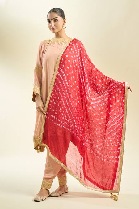 Samyukta Singhania_Embroidered Silk Blend Bandhani Dupatta_at_Aza_Fashions