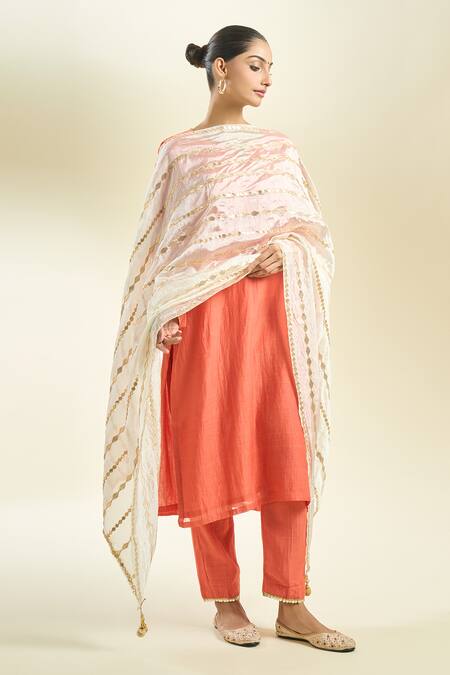 Samyukta Singhania_Off White Embroidered Off-white Silk Blend Dupatta_Online_at_Aza_Fashions