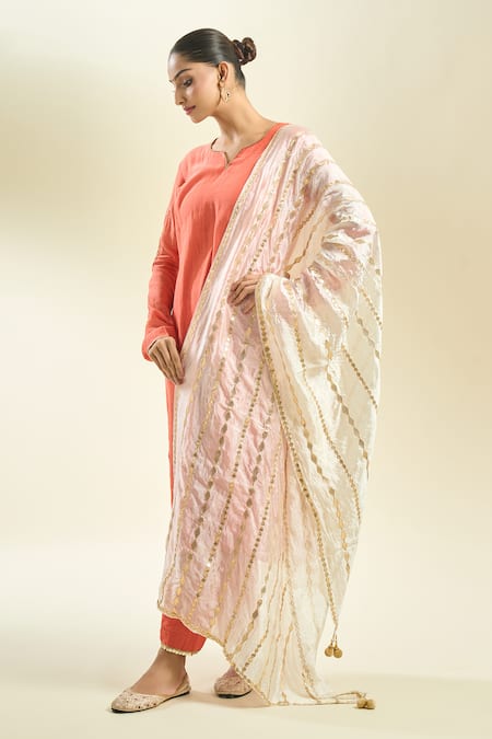 Samyukta Singhania_Off White Embroidered Off-white Silk Blend Dupatta_at_Aza_Fashions