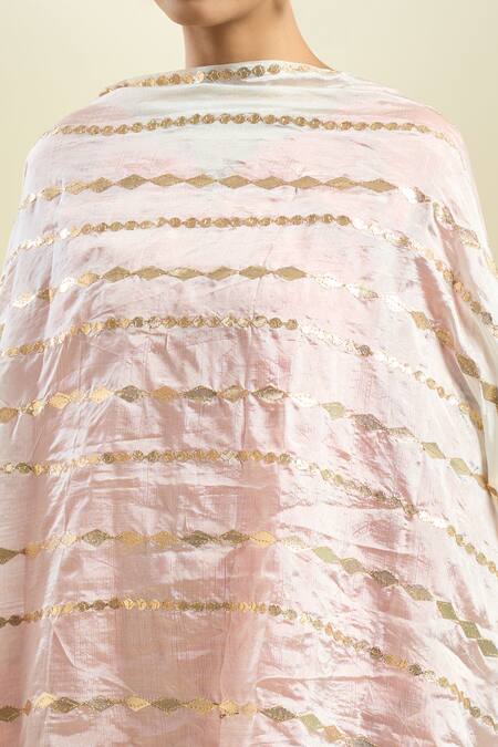 Samyukta Singhania White Embroidered Silk Blend Dupatta at Aza Fashions Samyukta Singhania_White Embroidered Silk Blend Dupatta_at_Aza_Fashions