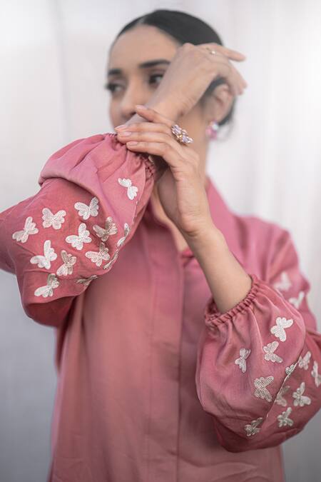 Daljit Sudan Pink Satin Embroidery Collared Salmon Kurta Set Online at Aza Fashions Daljit Sudan_Pink Satin Embroidery Collared Salmon Kurta Set _Online_at_Aza_Fashions