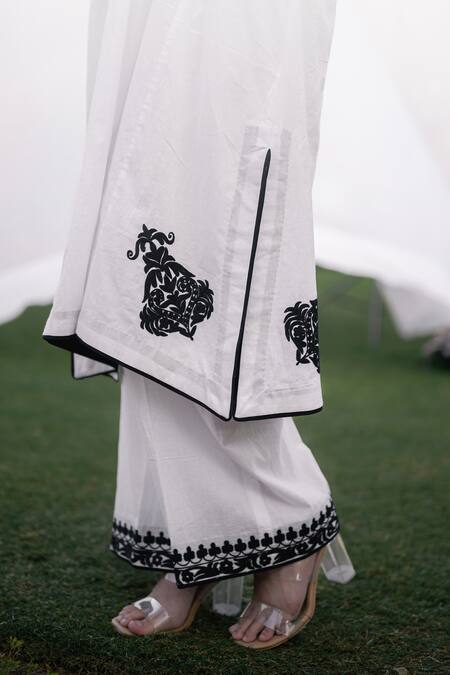 Daljit Sudan_White Cotton Embroidery V-neck Designer Phiran Kurta Set _Online_at_Aza_Fashions