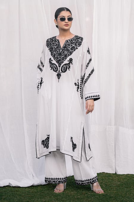 Daljit Sudan_White Cotton Embroidery V-neck Designer Phiran Kurta Set _at_Aza_Fashions