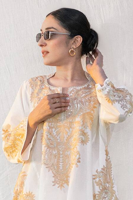 Daljit Sudan Off White Cotton Embroidery Round Neck Kurta Set Online at Aza Fashions Daljit Sudan_Off White Cotton Embroidery Round Neck Kurta Set _Online_at_Aza_Fashions
