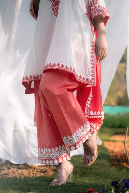 Shop_Daljit Sudan_Off White Cotton, Linen, Organza Embroidery V-neck Kurta Set _Online_at_Aza_Fashions