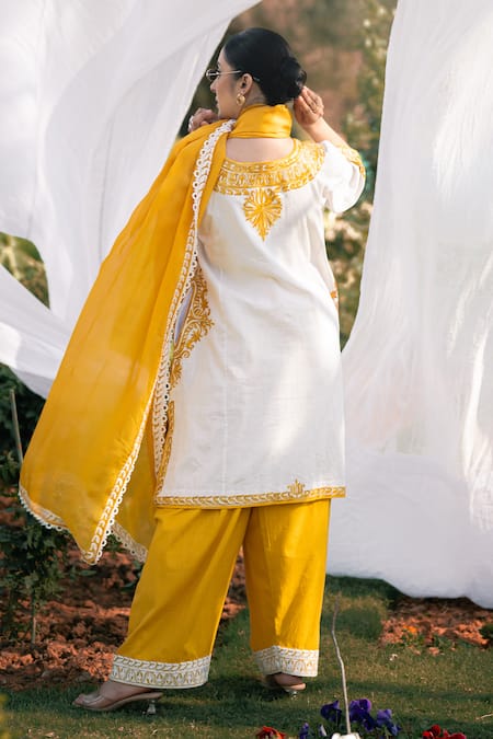 Shop_Daljit Sudan_White Handloom Cotton, Organza Embroidery Round Neck Kurta Set With Dupatta _at_Aza_Fashions