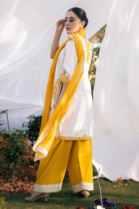 Buy_Daljit Sudan_White Handloom Cotton, Organza Embroidery Round Neck Kurta Set With Dupatta _Online_at_Aza_Fashions