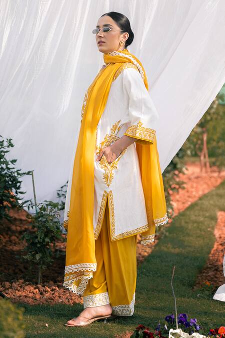 Buy_Daljit Sudan_White Handloom Cotton, Organza Embroidery Round Neck Kurta Set With Dupatta 