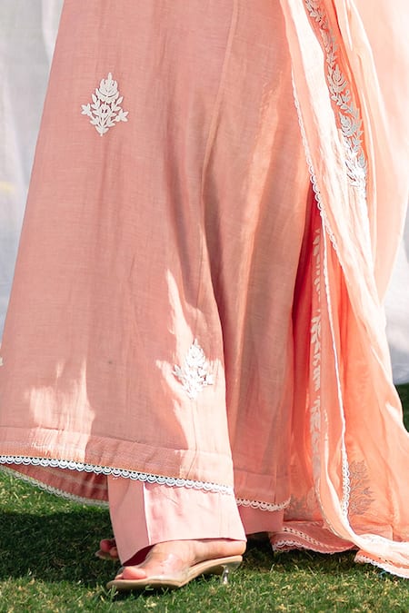 Daljit Sudan_Pink Silk, Chanderi Embroidery Split V-neck Pastel Kurta Set _Online_at_Aza_Fashions