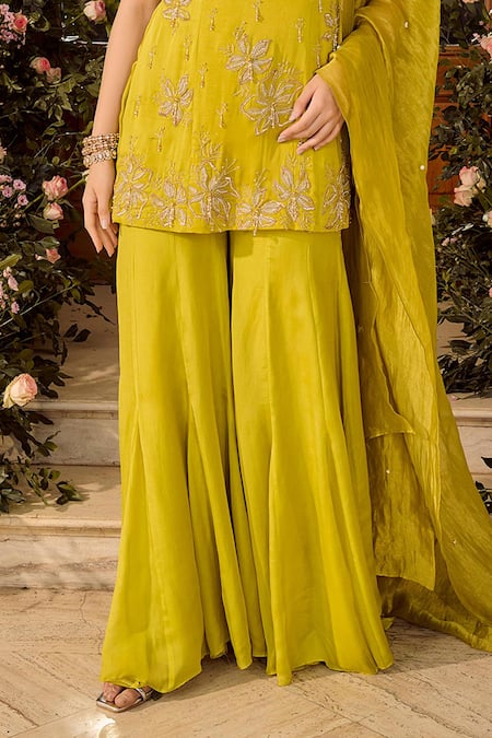 Parul Gandhi_Green Linen, Organza, Satin Embroidery V-neck Lime Kurta Set _Online_at_Aza_Fashions