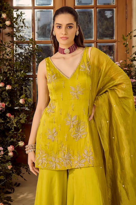 Buy_Parul Gandhi_Green Linen, Organza, Satin Embroidery V-neck Lime Kurta Set _Online_at_Aza_Fashions