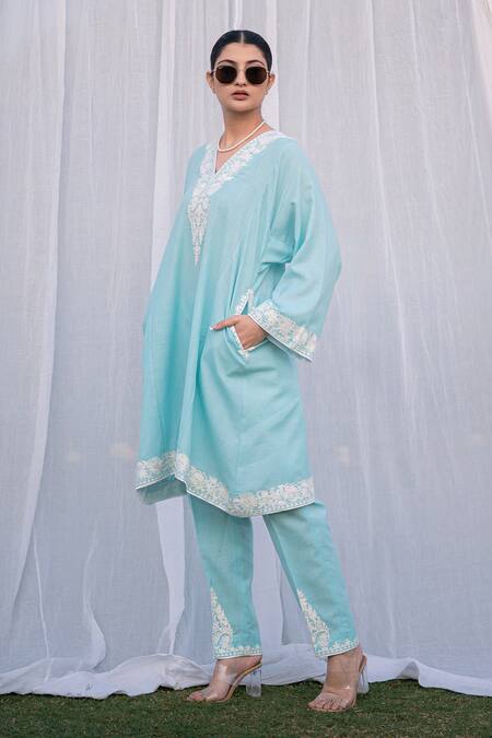 Buy_Daljit Sudan_Sky Blue Cotton Embroidery V-neck Kurta Pant Set _Online_at_Aza_Fashions