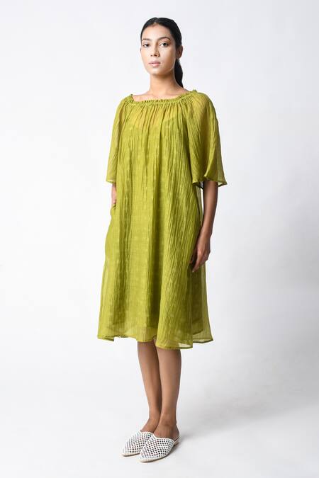 Buy_JAYATI GOENKA_Green Chanderi Silk Off-shoulder Henna Midi Dress 