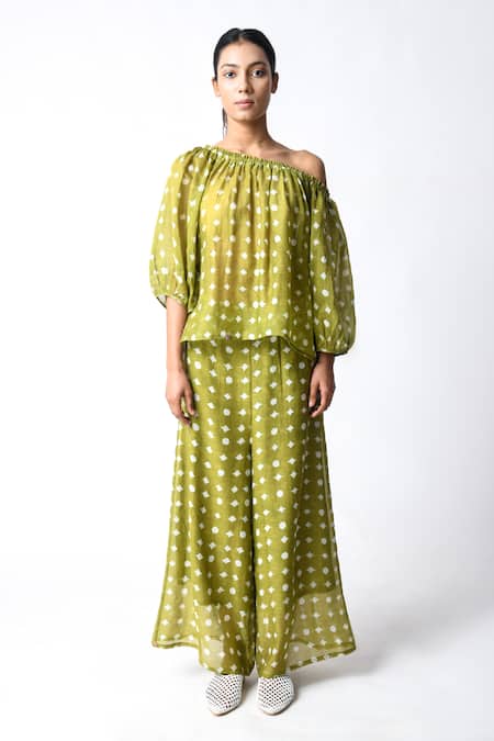 Shop JAYATI GOENKA Green Chanderi Silk Embroidery Off-shoulder Henna Pant Set at Aza Fashions Shop_JAYATI GOENKA_Green Chanderi Silk Embroidery Off-shoulder Henna Pant Set _at_Aza_Fashions