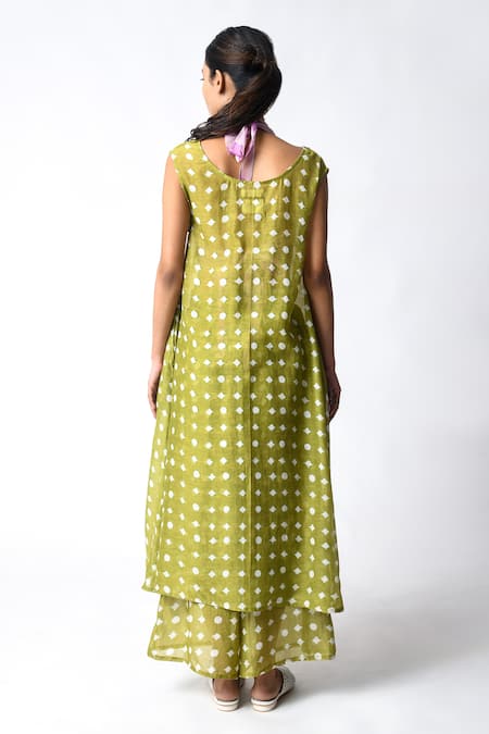 Shop JAYATI GOENKA Green Chanderi Silk V-neck Henna V Tunic Set at Aza Fashions Shop_JAYATI GOENKA_Green Chanderi Silk V-neck Henna V Tunic Set _at_Aza_Fashions