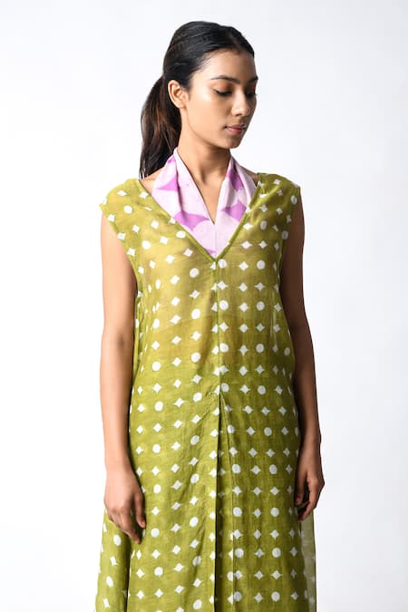 Shop JAYATI GOENKA Green Chanderi Silk V-neck Henna V Tunic Set Online at Aza Fashions Shop_JAYATI GOENKA_Green Chanderi Silk V-neck Henna V Tunic Set _Online_at_Aza_Fashions