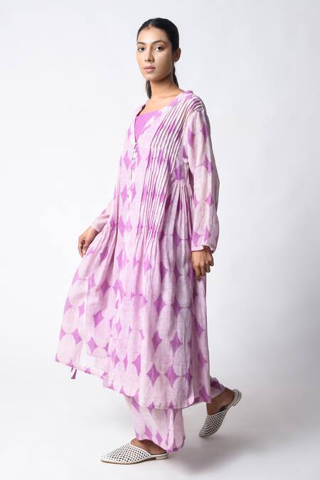 JAYATI GOENKA_Purple Chanderi Silk Embroidery Round Neck Dabu Hand-block Printed Kurta Set _Online_at_Aza_Fashions