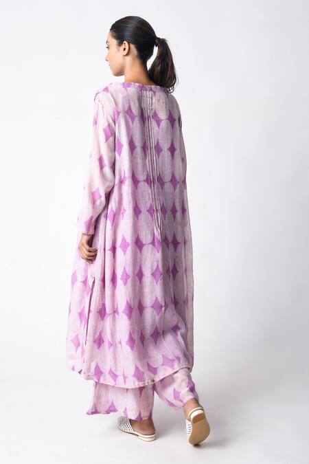 Buy_JAYATI GOENKA_Purple Chanderi Silk Embroidery Round Neck Dabu Hand-block Printed Kurta Set _Online_at_Aza_Fashions