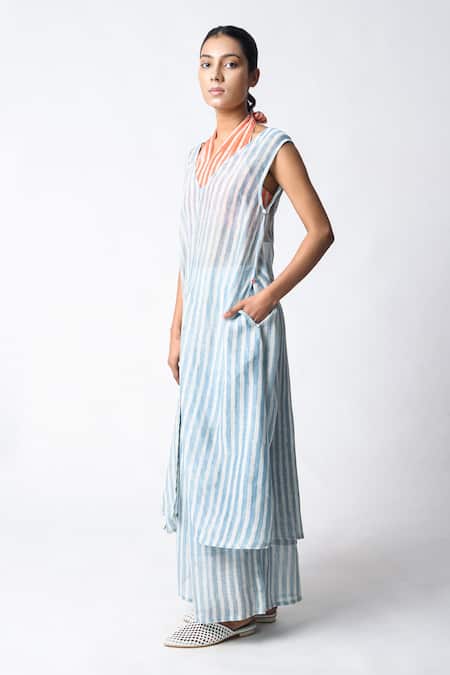 Buy_JAYATI GOENKA_Blue Chanderi Silk V-neck Striped Tunic Sky Set _Online_at_Aza_Fashions