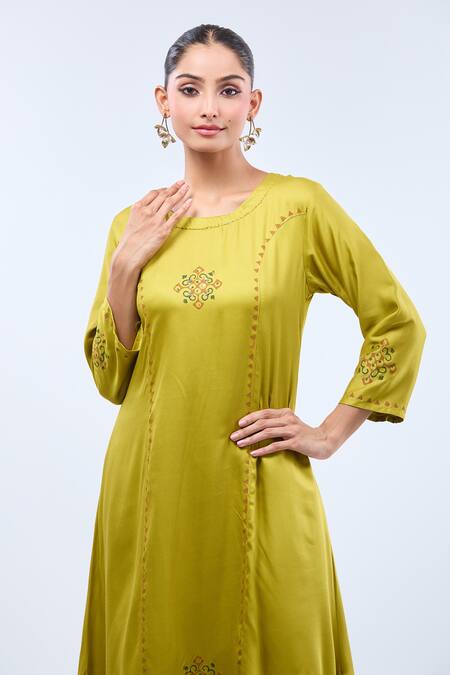 Samyukta Singhania_Yellow Round Neck Printed Straight Kurta Set_Online_at_Aza_Fashions