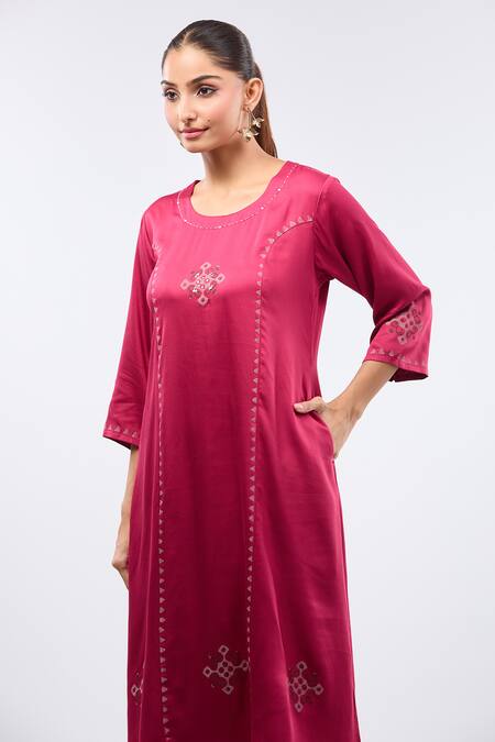 Samyukta Singhania_Red Gingham Round Neck Printed Kurta Set_at_Aza_Fashions
