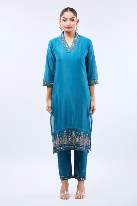 Samyukta Singhania_Rust Gingham, Silk Embroidery Split V-neck Rama Green Kurta Set _Online_at_Aza_Fashions
