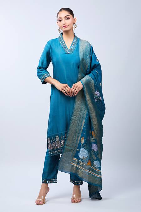 Samyukta Singhania_Rust Gingham, Silk Embroidery Split V-neck Rama Green Kurta Set _at_Aza_Fashions