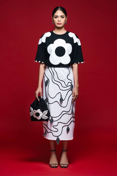 Buy_Khushboo Haran Borkar_Black Embroidery Round Neck Monochrome Meadow Co-ord Set