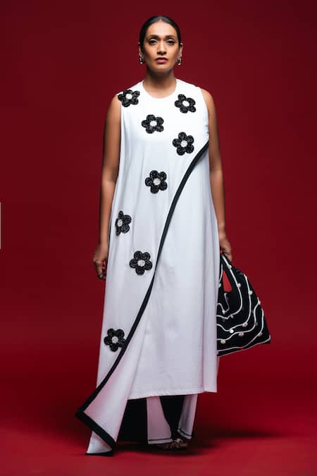 Buy_Khushboo Haran Borkar_White Applique Round Neck Monochrome Ensemble Floral Embellished Kurta With Pant_Online_at_Aza_Fashions
