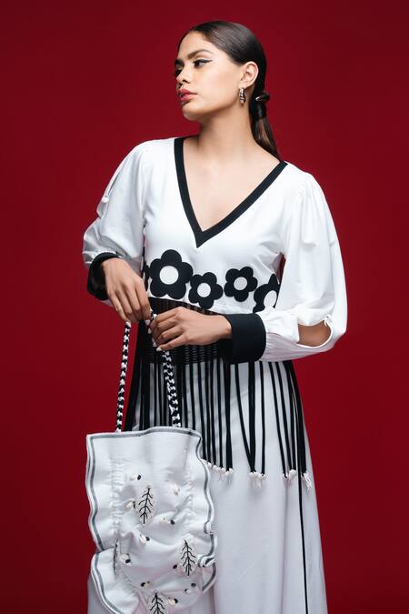 Khushboo Haran Borkar White Applique, Fringe V-neck Floral Cipher Pant Set Online at Aza Fashions Khushboo Haran Borkar_White Applique, Fringe V-neck Floral Cipher Pant Set_Online_at_Aza_Fashions