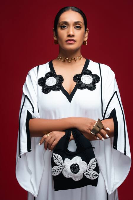 Buy_Khushboo Haran Borkar_White Embroidery V-neck Floral Kurta Set