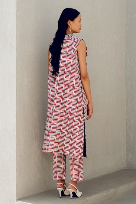 Shop Pooja Rajgarhia Gupta Red Crepe Fabric Flowers, Embroidery Open Neck, Round Floral Jacket Pant Set at Aza Fashions Shop_Pooja Rajgarhia Gupta_Red Crepe Fabric Flowers, Embroidery Open Neck, Round Floral Jacket Pant Set _at_Aza_Fashions