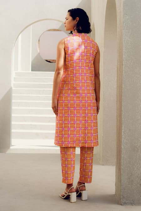 Shop Pooja Rajgarhia Gupta Pink Georgette Embroidery, Sequins Round , High Floral Jacket Pant Set at Aza Fashions Shop_Pooja Rajgarhia Gupta_Pink Georgette Embroidery, Sequins Round , High Floral Jacket Pant Set _at_Aza_Fashions