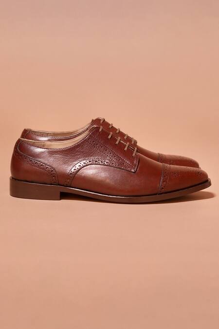 Dmodot Brown Designer Leather Shoes Online at Aza Fashions Dmodot_Brown Designer Leather Shoes _Online_at_Aza_Fashions