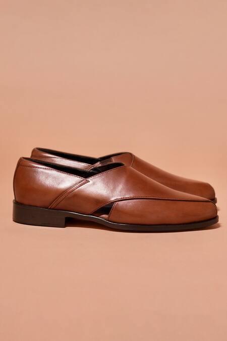 Dmodot Brown Designer Leather Shoes Online at Aza Fashions Dmodot_Brown Designer Leather Shoes _Online_at_Aza_Fashions