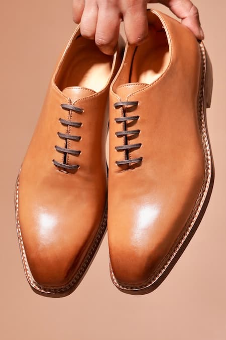 Buy Dmodot Brown Leather Designer Shoes Online at Aza Fashions Buy_Dmodot_Brown Leather Designer Shoes _Online_at_Aza_Fashions