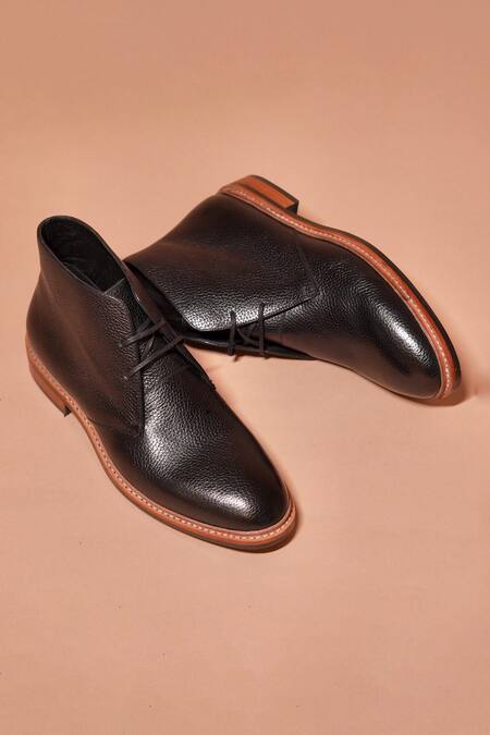 Buy_Dmodot_Black Milled Leather Chukka Boots _Online_at_Aza_Fashions